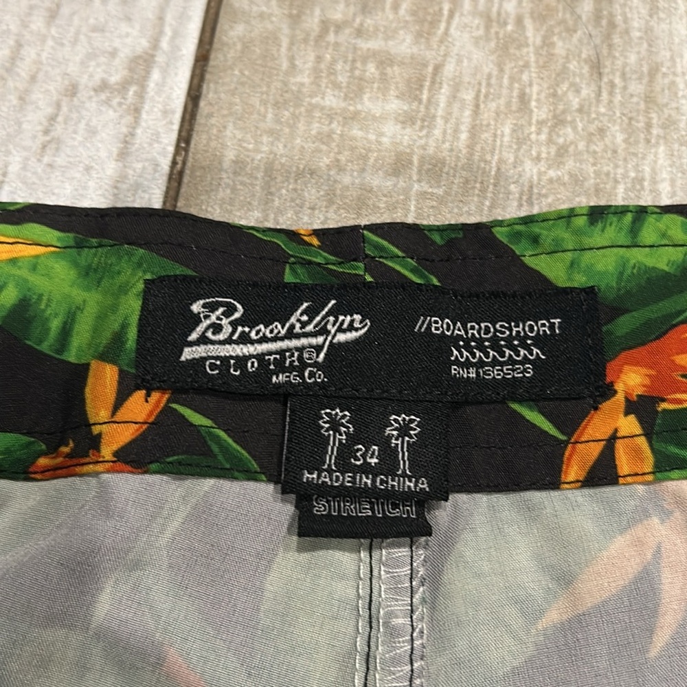 [Brooklyn] Tropical Leaf Print Swim Shorts - Size 34 - Picture 3 of 3